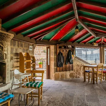 Carmin Cave Hotell *