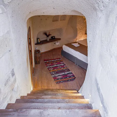 Carmin Cave Uchisar