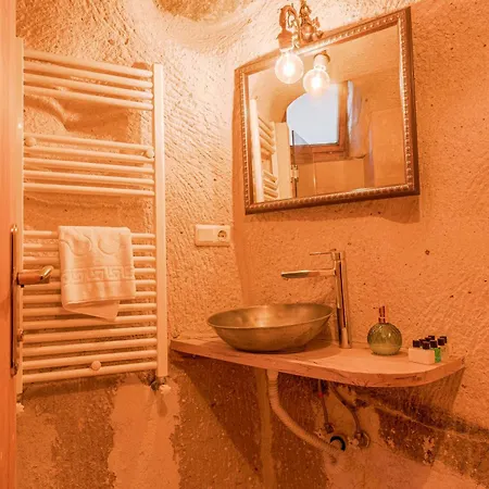Hotel Carmin Cave