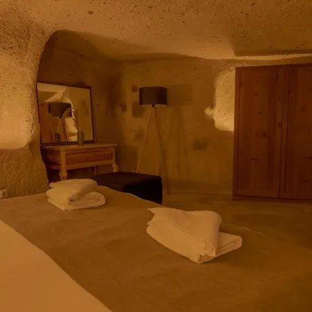 Hotel Carmin Cave