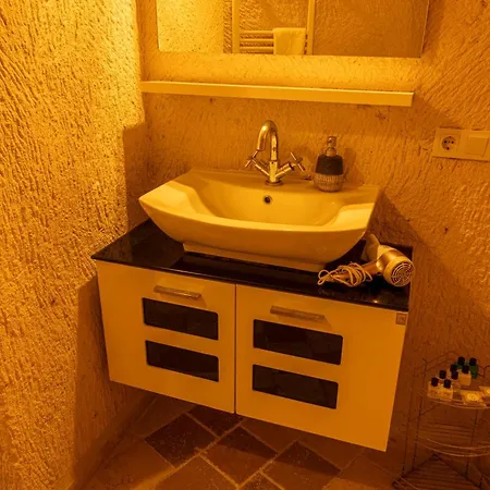 Hotel Carmin Cave